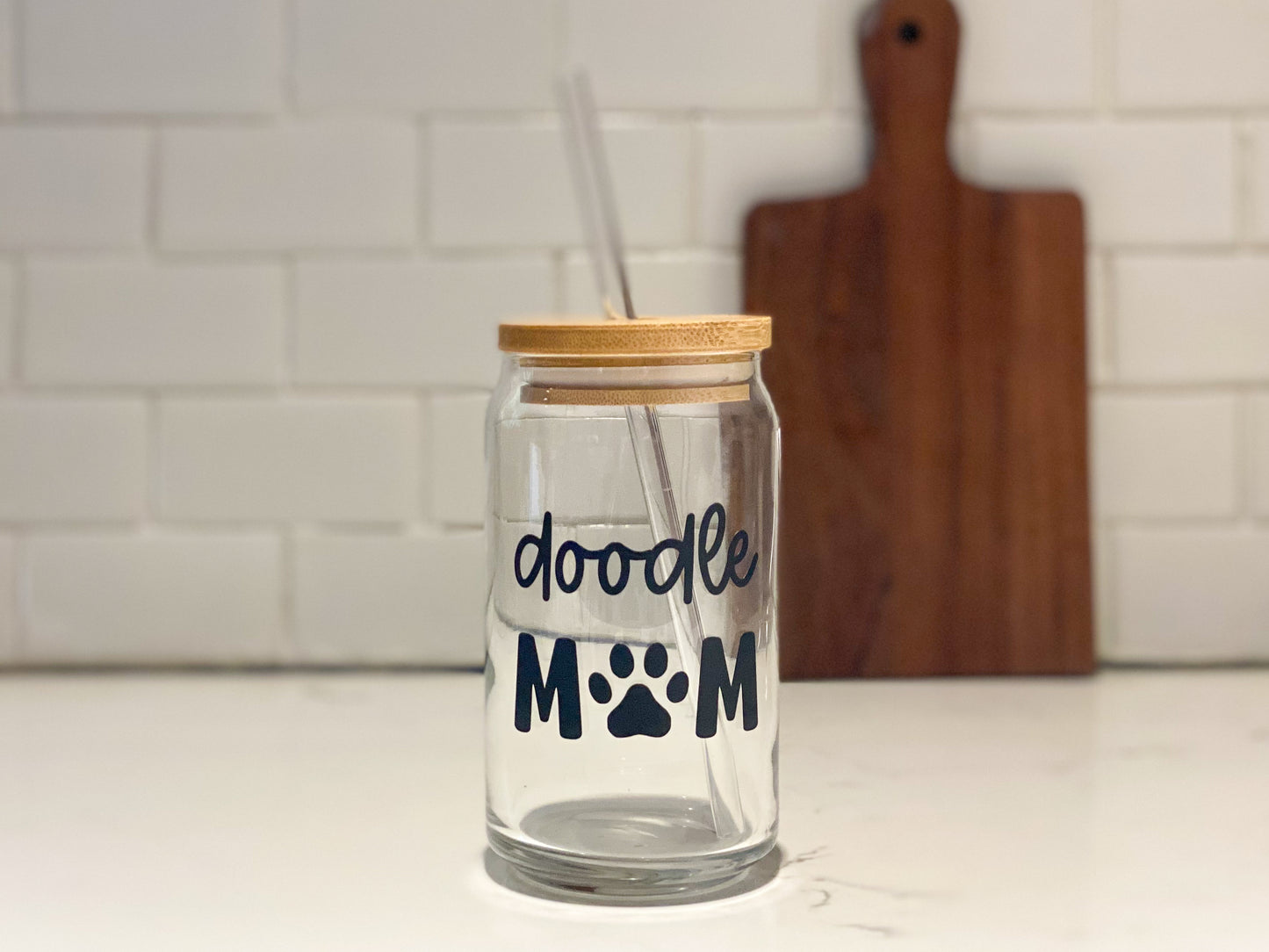 doodle mom glass cup, 16oz beer can glass with bamboo lid and clear glass straw, golden doodle cup with whit minimalist background, dog mom gift