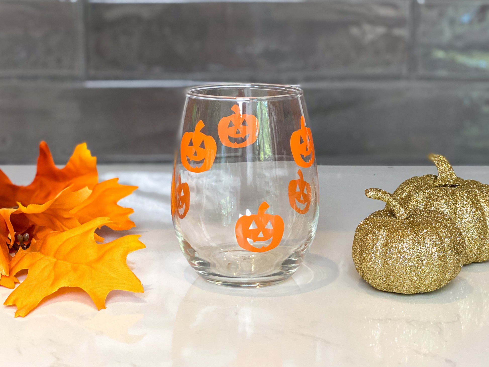 halloween wine glasses, orange pumpkins wine glass with pumpkins all around the glass, 15oz stemless wine glass, halloween decor