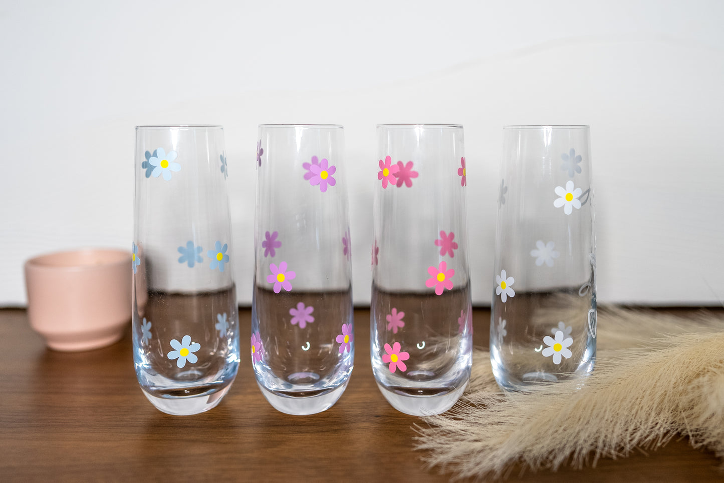 Personalized Daisy Champagne Flute with Name, Spring Daisy