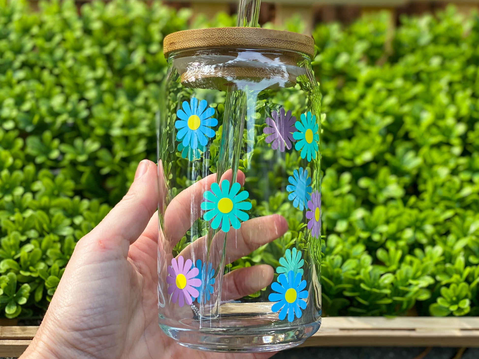 Daisy glass coffee cup, daisy glass cup, iced coffee glass cup, beer can glass cup with daisies, beer can glass, iced coffee cup for daisy lovers, glass cup with daisy design